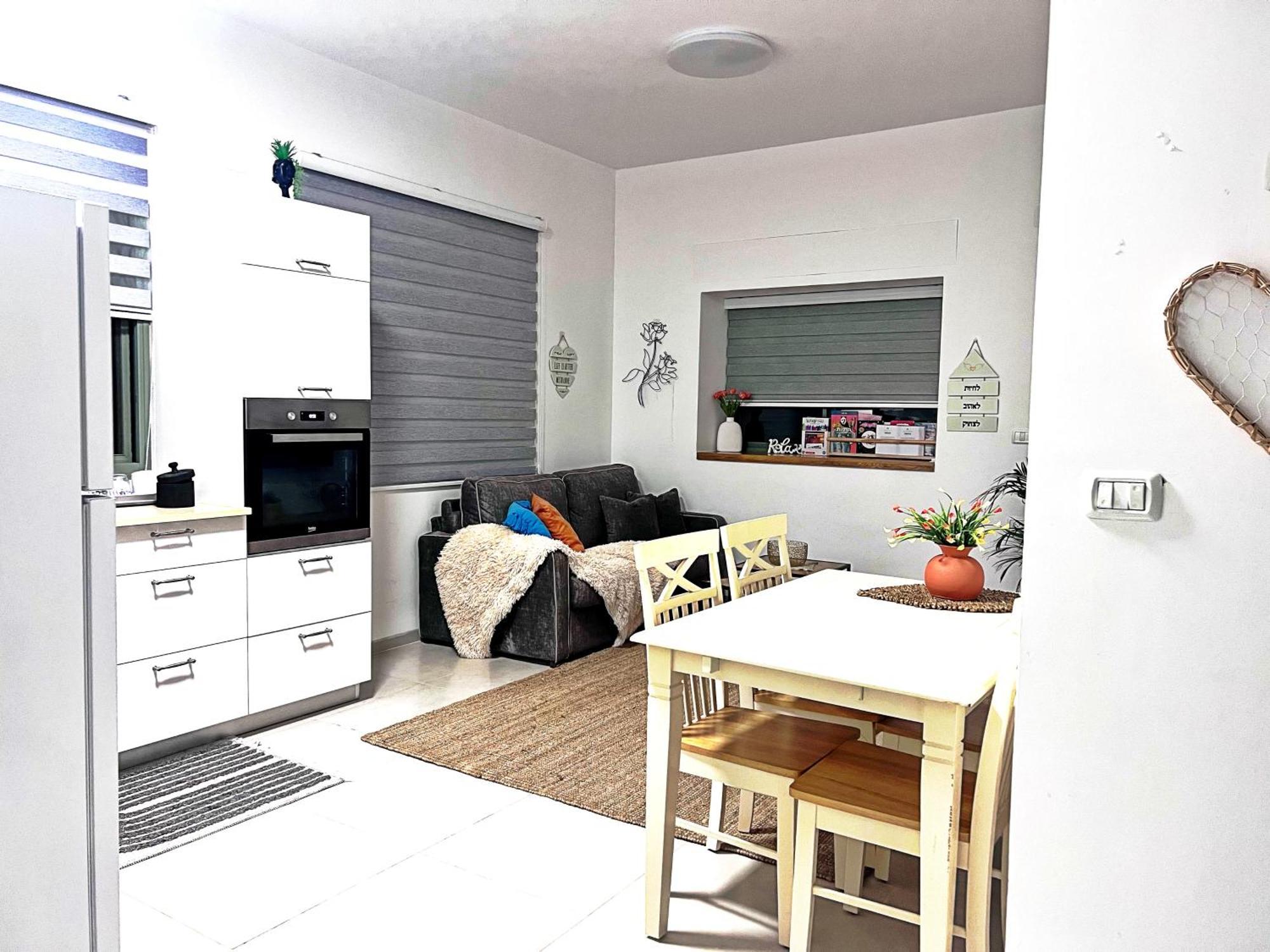 הפינה של טלי בנהריה - אירוח וספא בריאות מחומם Apartment Bagian luar foto